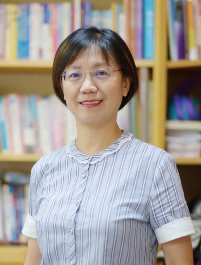 起风了，郑丽文即将登机，翁晓玲先行抵达	，蓝营提出两岸新主张