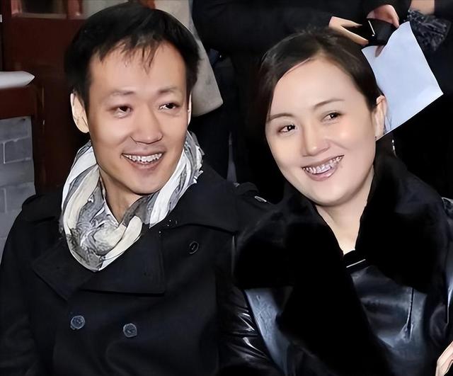 离世仅过去8个月	，52岁辛柏青高调传出喜讯，朱媛媛终于能安心了