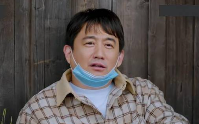 55岁黄磊还能活多久？睡前戴呼吸机，每天一把药，曾被曝有心脏病