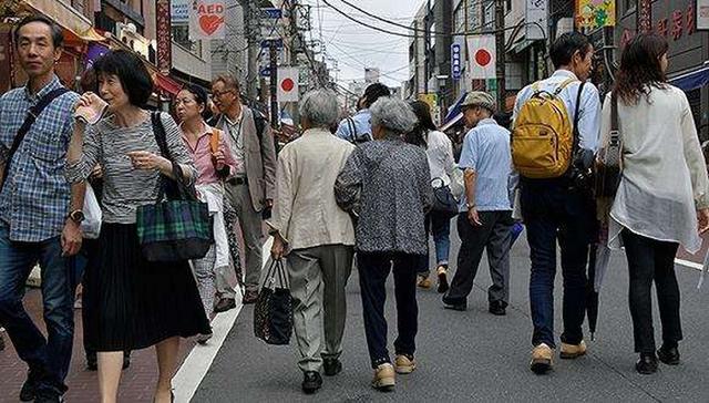 如果爆发战争，多少人愿意为国而战？美国44%，日本11%，中国多少