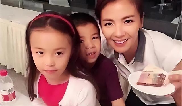 他曾与刘涛同床共枕4年，如今年过六旬依旧未娶，刘涛直言愧疚