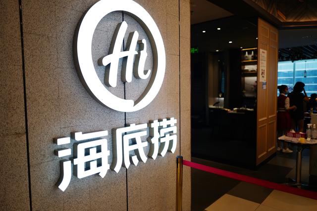 最高法披露“海底捞小便案”详情 两名17岁男生往火锅里小便 家长被判赔220万 律师：这属于监护人兜底赔付