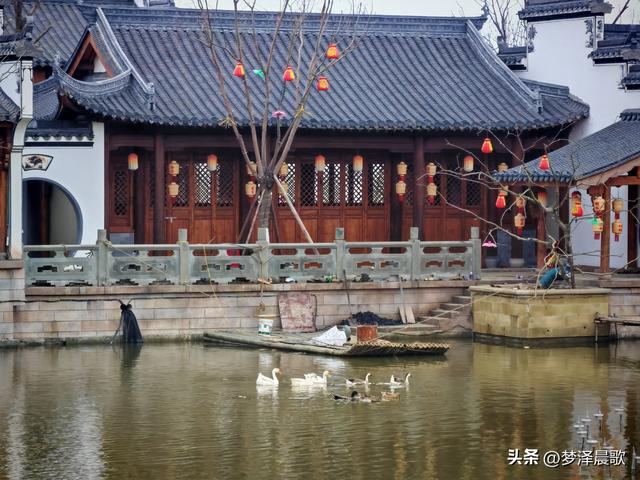 湖北祥云湾初春：垂柳展新颜 古建谱华章