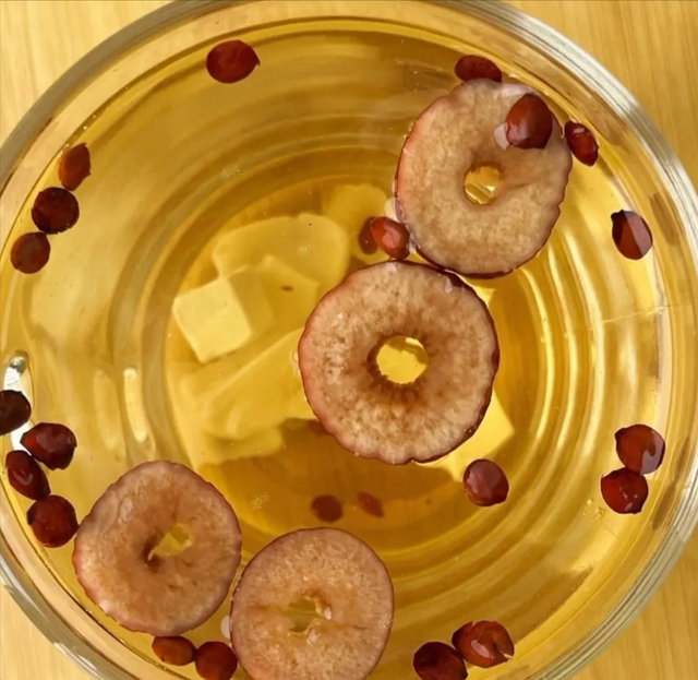 吃红枣有讲究！4类人慎吃，这3款茶饮方，补气血还能助睡眠