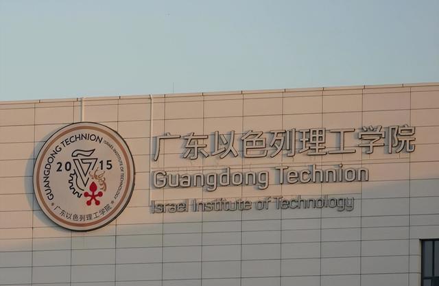 41岁副教授跳楼，毕业于北京大学，留学师从诺奖得主，结婚刚满月