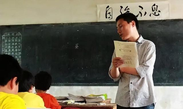 我退伍后在小学当保安，学校缺老师被请去顶课，多年后我成了校长