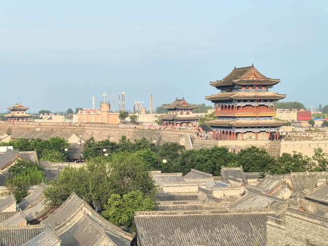 晋北的忻州古城很大，游客非常多，是我所见古城中最热闹古城景区
