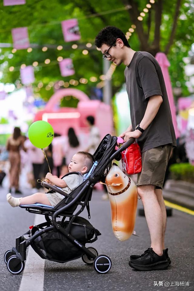 超长粉色“痛街”，你来不来？