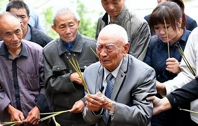 北京阅兵开幕前，对岸传出杂音，不准抗日老兵赴陆，遭大陆痛斥