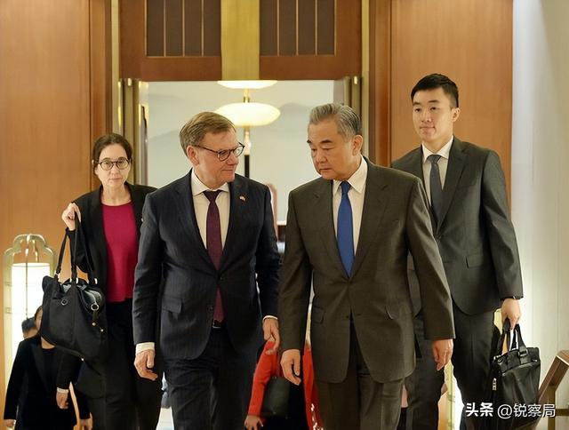 专机落地连谈三场！德外长当场给出许诺，要做中方可靠伙伴
