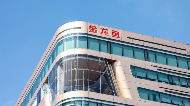 新加坡总理公开支持高市后，被罚18亿账单的金龙鱼	，凉得更快了