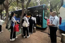 开通2条接驳巴士，从校门口直达地铁站！图片