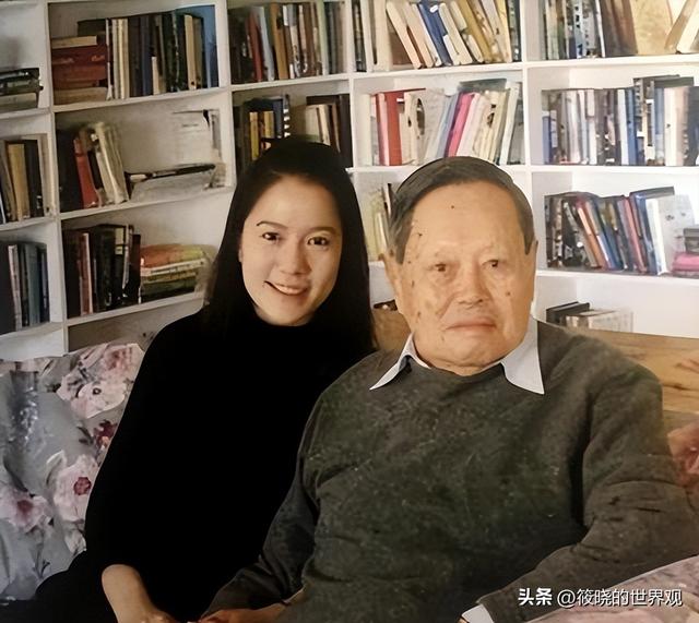 49岁的翁帆也没想到，杨振宁去世后，竟因一个举动实现口碑暴涨