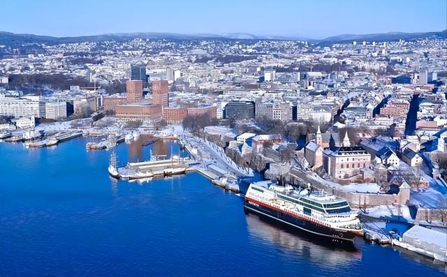 北约历史性一幕发生，77年来首次，德国总理决定：马上带人去中国