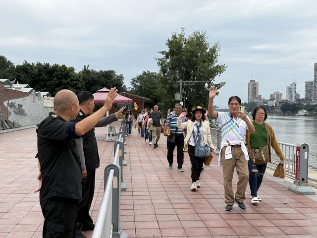 乐山大佛“国际范儿”：马来西亚首发团来了！