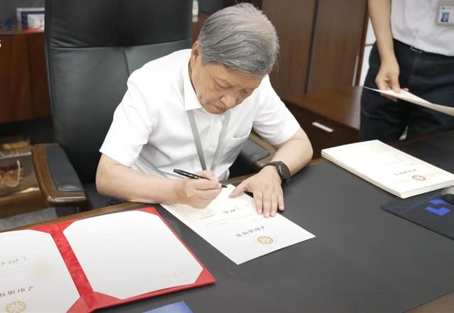 河南考生674分被福耀科技大学录取，有网友称“脑子进水”，本人：多方了解后做出决定，不在乎他人