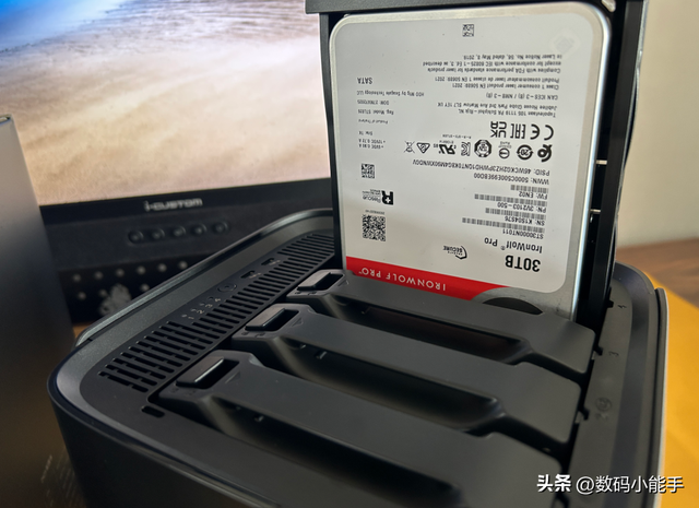 极空间Z425首发评测：顶级配置，性能炸裂，面向未来的AI NAS旗舰