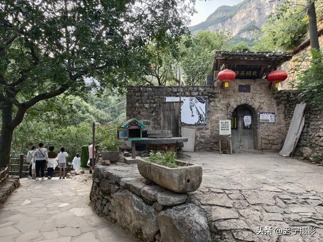 石头和木头堆成的古村落——塔尔坡