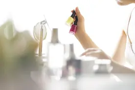 建议中国为安乐死立法：父亲卧床半夜不睡，癌症儿子崩溃扇耳光图片