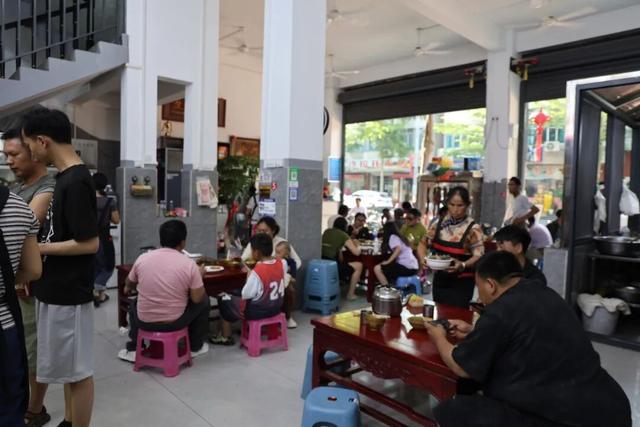 红河元阳14万游客泼热“水花经济”