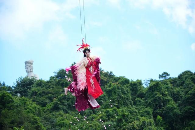 第六届观音山姻缘节能玩能互动，牵红线、抢绣球，游客直呼太上头