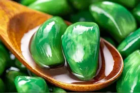 泡腊八蒜时，直接加醋就错了！记住“3要3不要”，大蒜1天就变绿图片