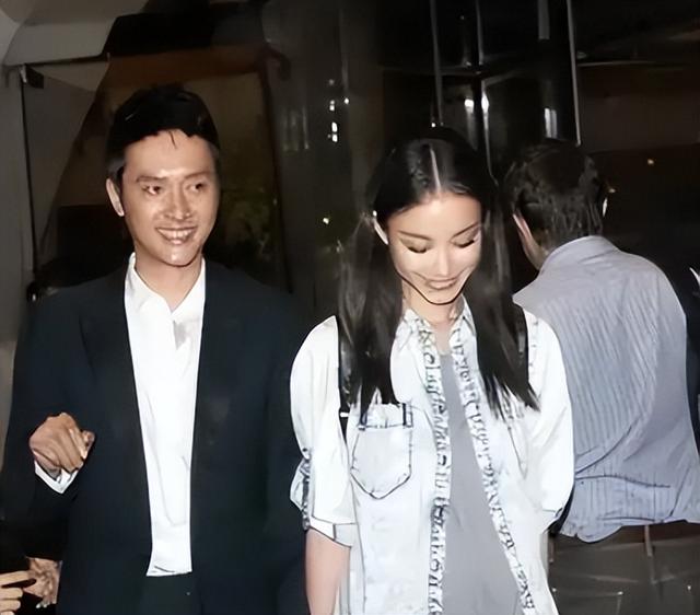 37岁倪妮晒照过圣诞，一细节暴露真实现状，难怪当初看不上冯绍峰