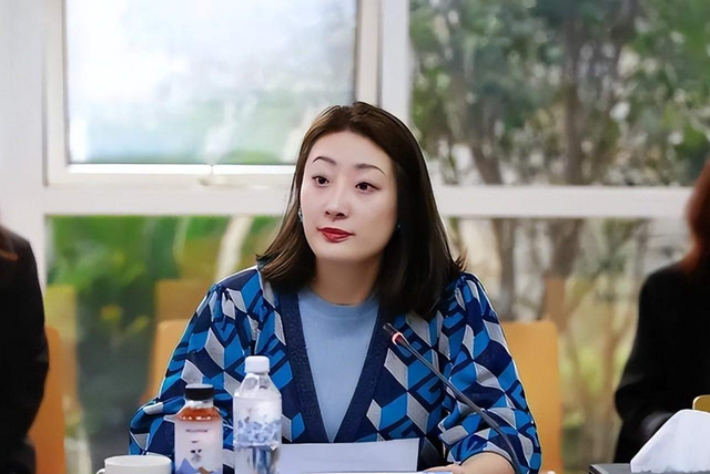 宗馥莉遗产风波后首发声，三句话表明立场，杜建英宗泽后应感惭愧