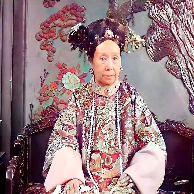清朝灭亡后，李莲英姐姐才敢说出实情：慈禧其实不是病死的！