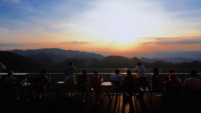 市县联动·清凉一夏丨娄山关景区，凭什么让游客“来了不想走，住了还想来”？