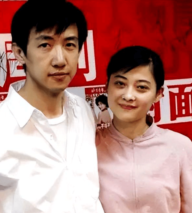 李小冉为他流产2次，梅婷养他6年，今娶小15岁娇妻，鄢颇凭什么？