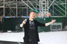他误以为自己很红，在鸟巢开演唱会巨亏3千万，逼得妻子卖房还债图片