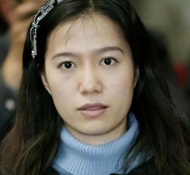 没想到	，杨振宁去世后，49岁妻子翁帆，竟因一个动作实现口碑暴涨