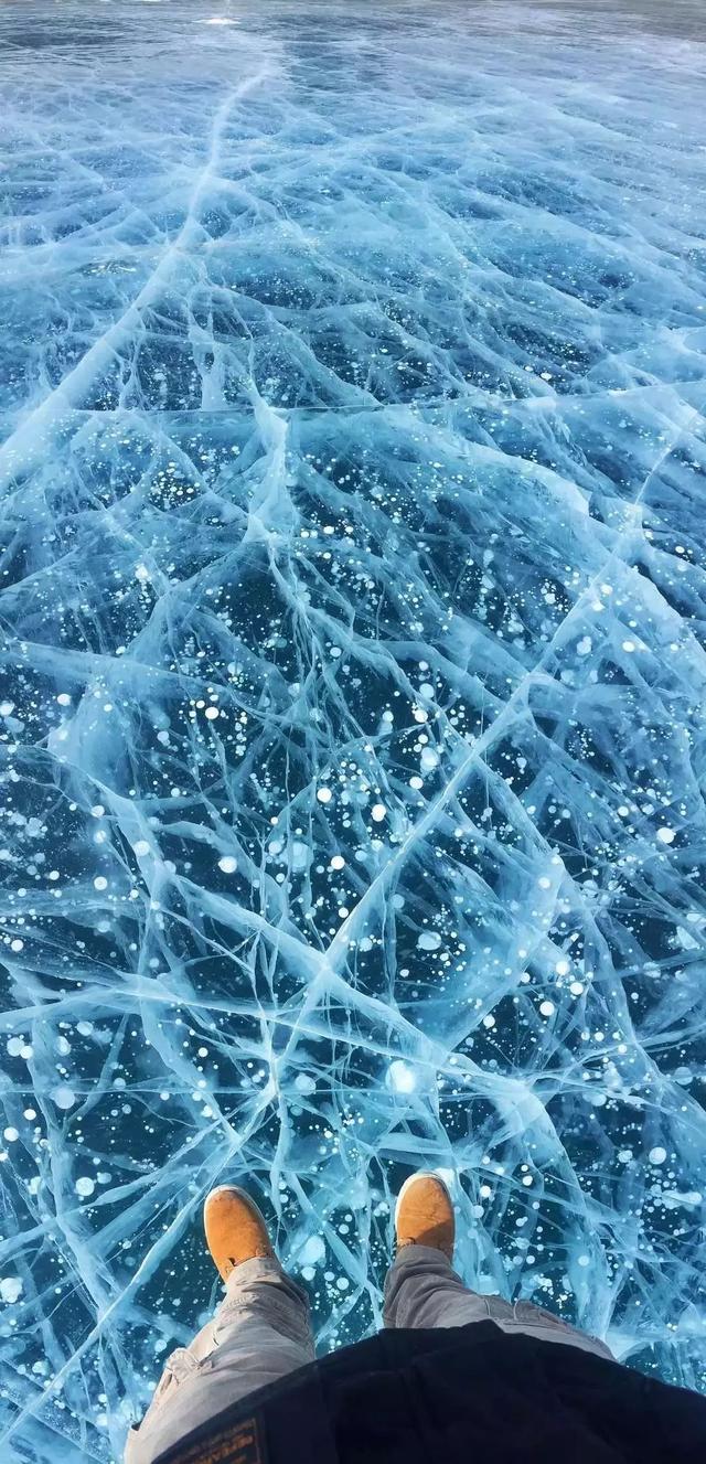 西藏冬日的冰湖仙境，堪比贝加尔湖！