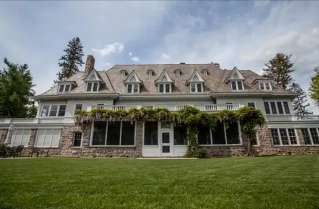 深夜问AI“我坏吗”？温柔回应藏危机，保持清醒才是关键！