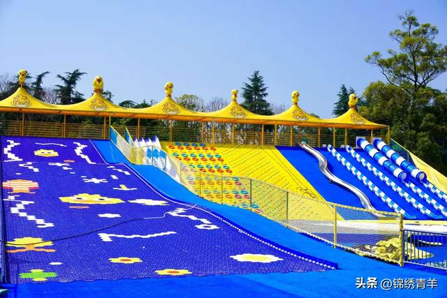 双节遛娃新去处！成都首家小黄鸭主题乐园亮相非遗博览园