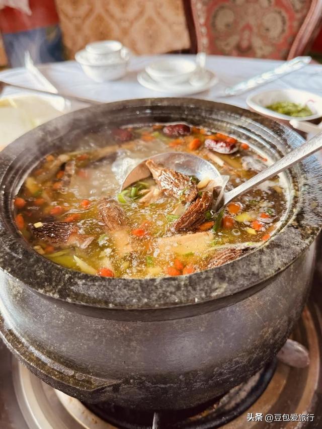 西藏林芝深度游：邂逅雪山桃花与森林的浪漫