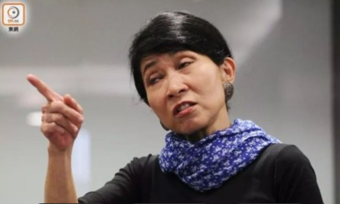 苍天饶过谁！拒唱国歌否认中国籍，俩儿子落户国外，她现状如何？