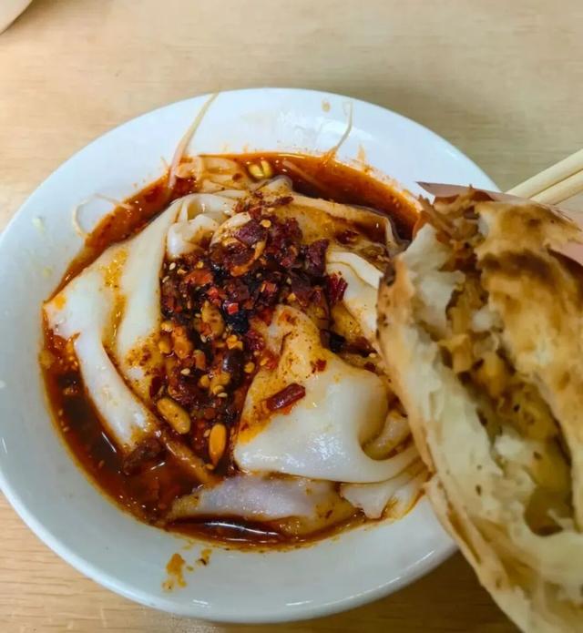 国庆不打挤！高铁2.5H直达冷门小县城，景色惊艳国鸟遍地！物价超低，2元吃鲜辣美食！