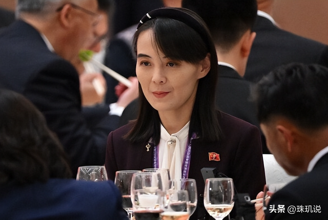 俄媒曝重磅消息，陪同金正恩访华的，还有个足以决定朝鲜走向的人