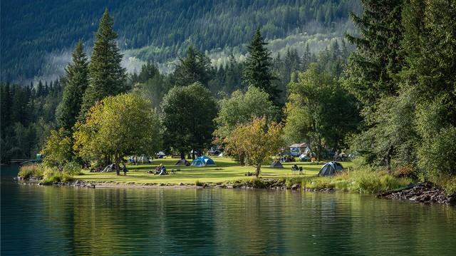 自驾找免费露营地难？2个APP实测：精准定位能看差评，亲测避坑！