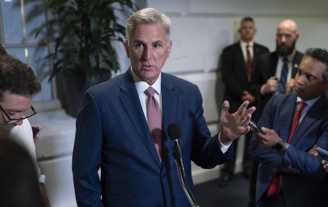 美国最强劲敌出现，并非中俄，黄仁勋一针见血