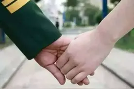 军婚离婚！如果女孩吃不了苦，千万不要找兵哥，哪怕军官也一样！图片