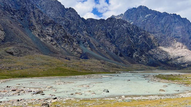 经验丰富的环球骑行者，徒步博格达大环线，却在出山时意外遇难