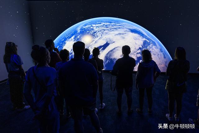 奥特曼跨界“剿杀”SpaceX，AI行业的战争已烧到太空