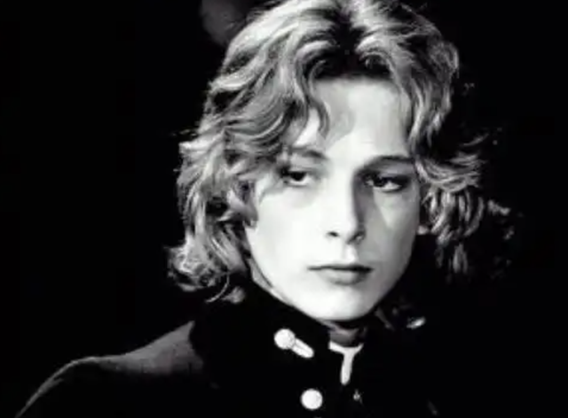 一路走好！短短半月，7位明星名人传死讯，最大103岁，最小28岁