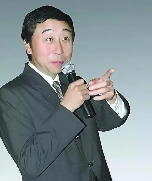 人狂必有祸！68岁冯巩现状曝光	，给高调“炫富”的闫学晶上了一课