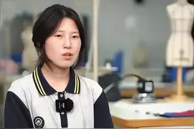 "姜萍：数学天才闪耀全球，成为全城的骄傲"图片