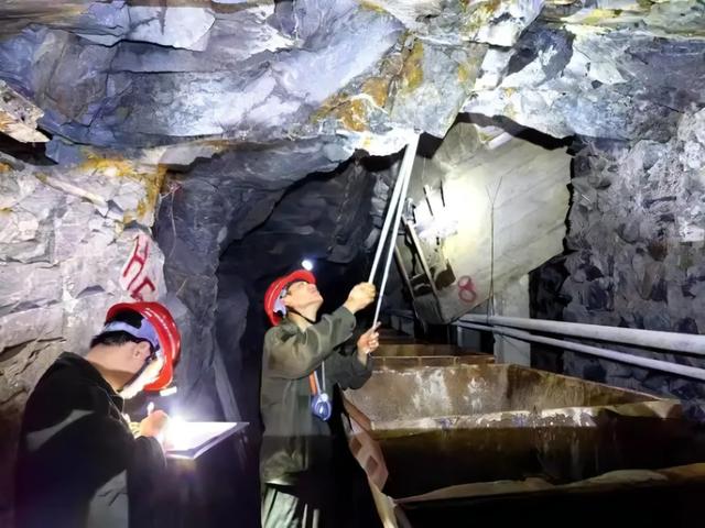 中国限制稀土出口后，美国发现另一种重要金属，也被中国卡了脖子
