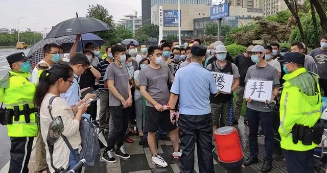 央视点名批评！烧光84亿造不出一辆车，却花5000万给员工买零食